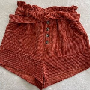 Woman’s high waisted rust corduroy tie shorts Medium with pockets. With tags
